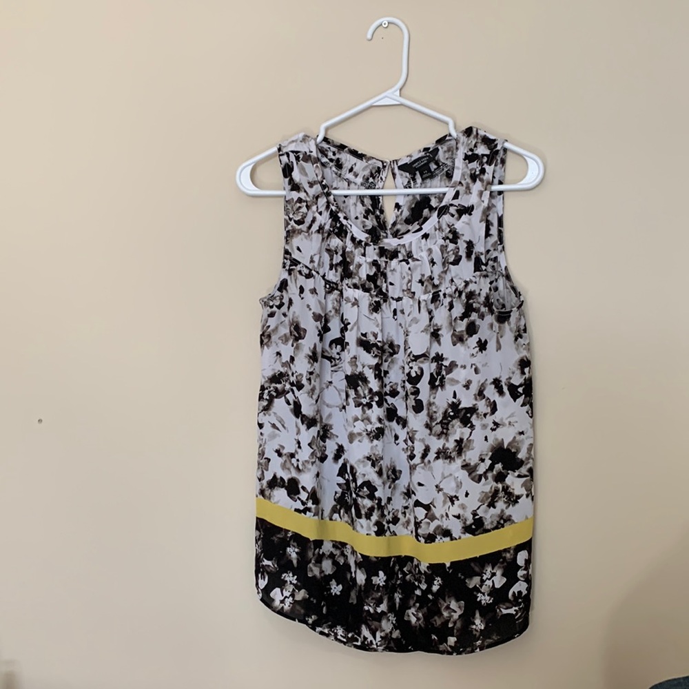 🔥 2/$22 VERA WANG floral tunic top - M